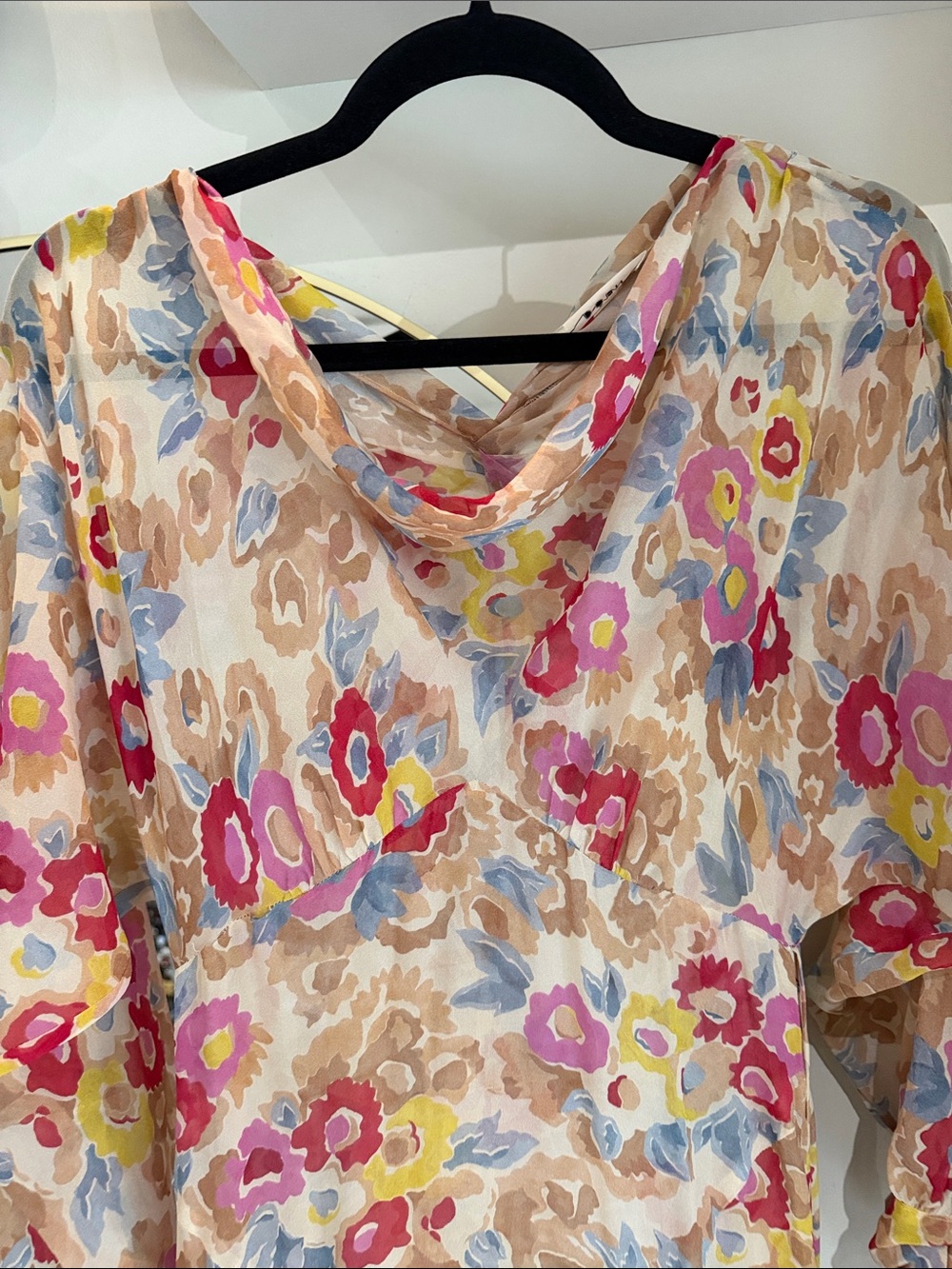 Doen Floral Long Sleeve Maxi Dress in Beige and Pink - Picture 3 of 9
